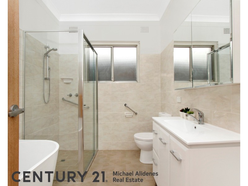 17 Rosebank Avenue, Kingsgrove NSW 2208