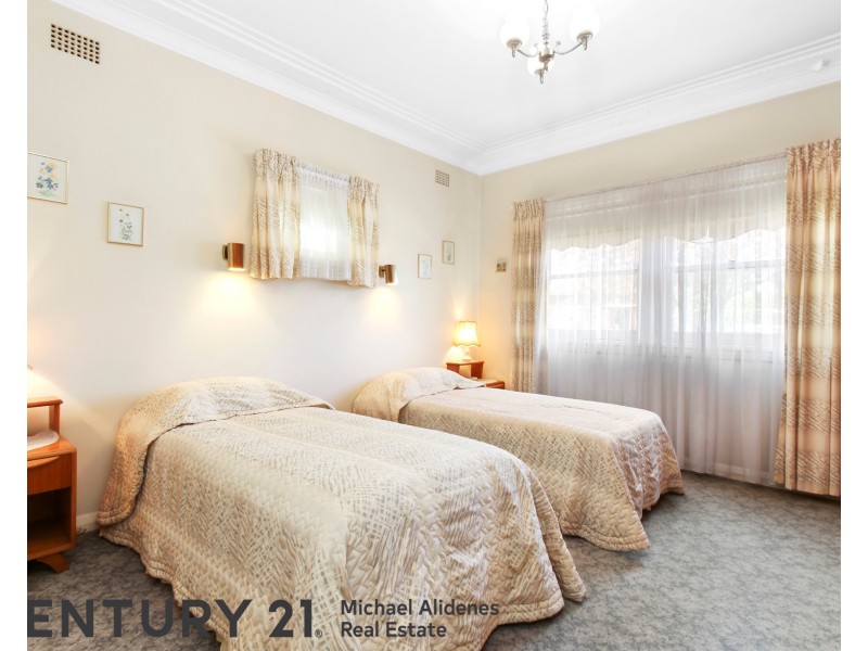16 Mayfair Crescent, Beverly Hills NSW 2209