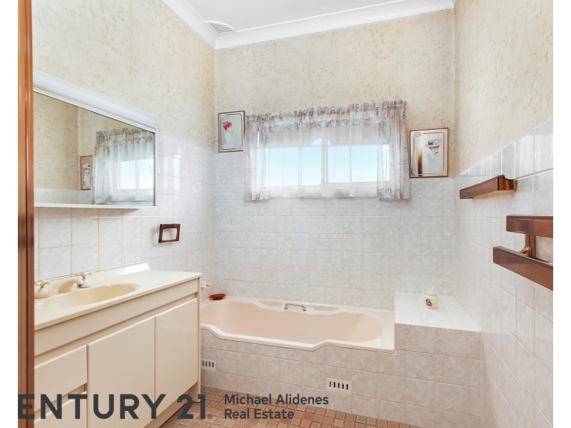 16 Mayfair Crescent, Beverly Hills NSW 2209