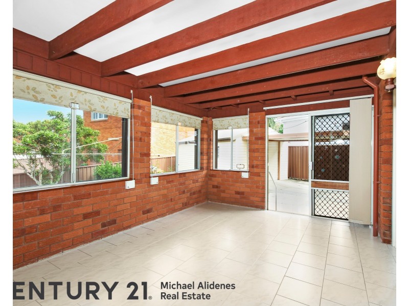 4 Lofts Avenue, Roselands NSW 2196
