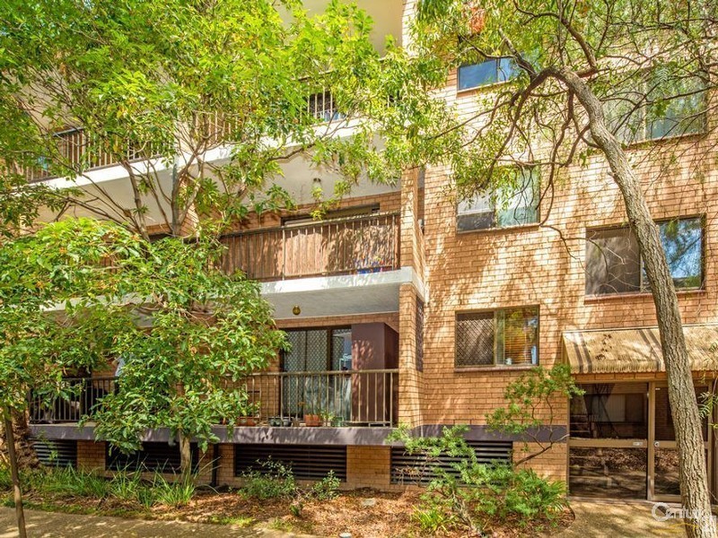 33/131 Oak Road, Kirrawee NSW 2232