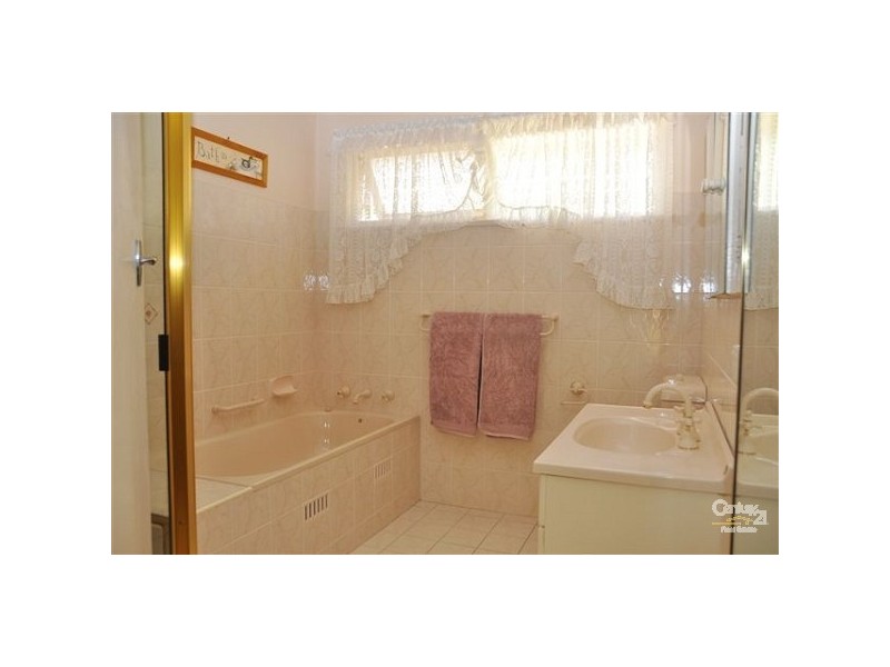 8 Lynden Ave, Carlingford NSW 2118