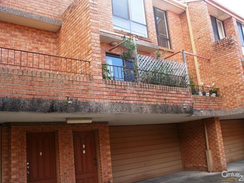 8/2 Coleman Aveuen, Carlingford NSW 2118