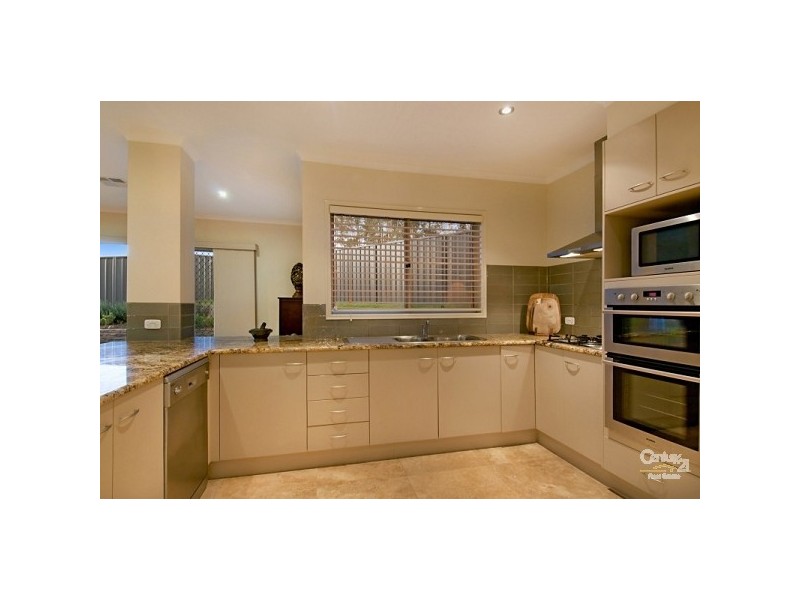 13 Hampton Way, Maryland NSW 2287