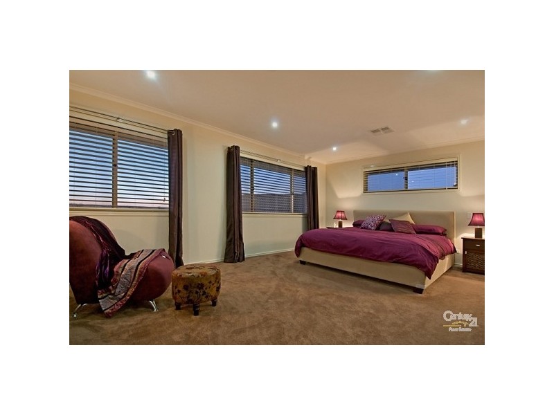 13 Hampton Way, Maryland NSW 2287