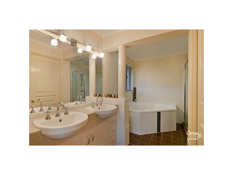 13 Hampton Way, Maryland NSW 2287