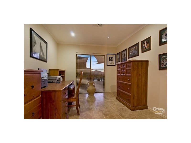 13 Hampton Way, Maryland NSW 2287