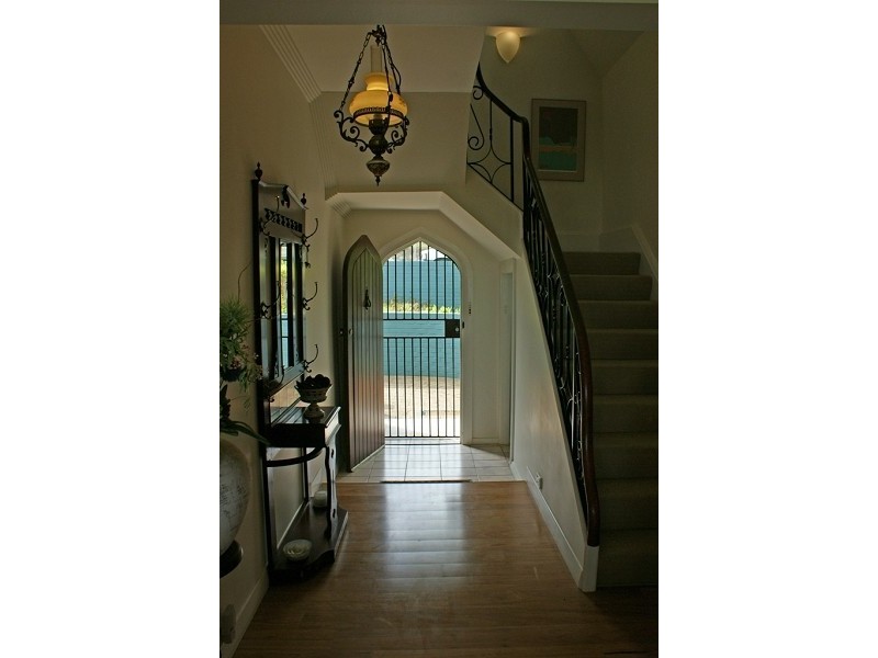 24 Memorial Drive, The Hill NSW 2300