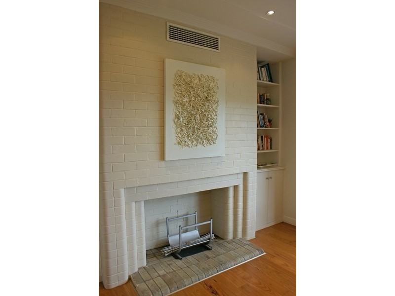 24 Memorial Drive, The Hill NSW 2300