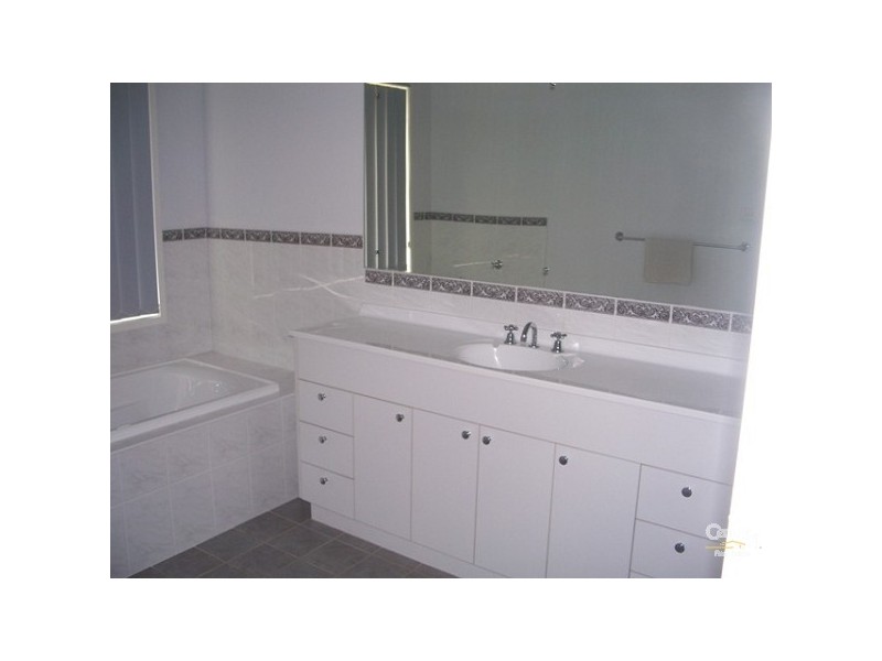 4 Ripon Way, Macquarie Hills NSW 2285