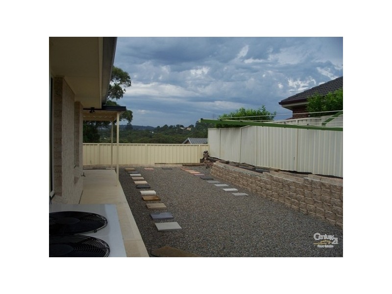 4 Ripon Way, Macquarie Hills NSW 2285