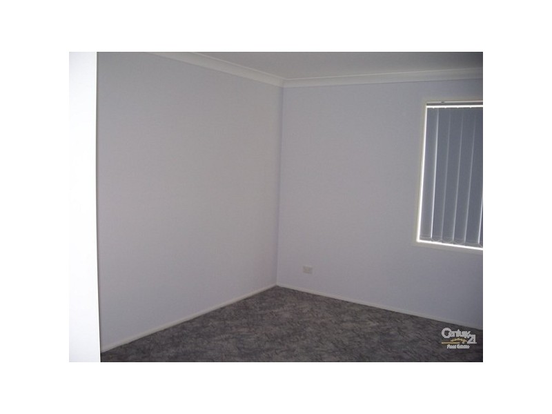 4 Ripon Way, Macquarie Hills NSW 2285