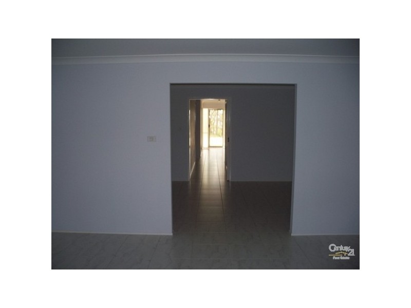 4 Ripon Way, Macquarie Hills NSW 2285