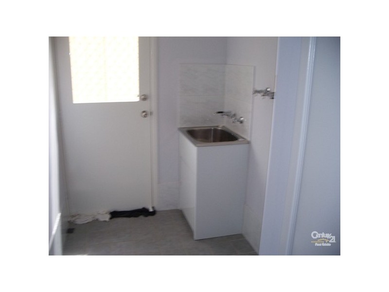 4 Ripon Way, Macquarie Hills NSW 2285