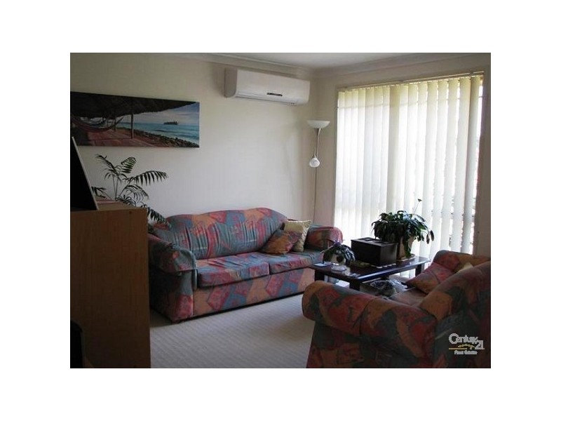 9 Robertson Street, Carrington NSW 2294