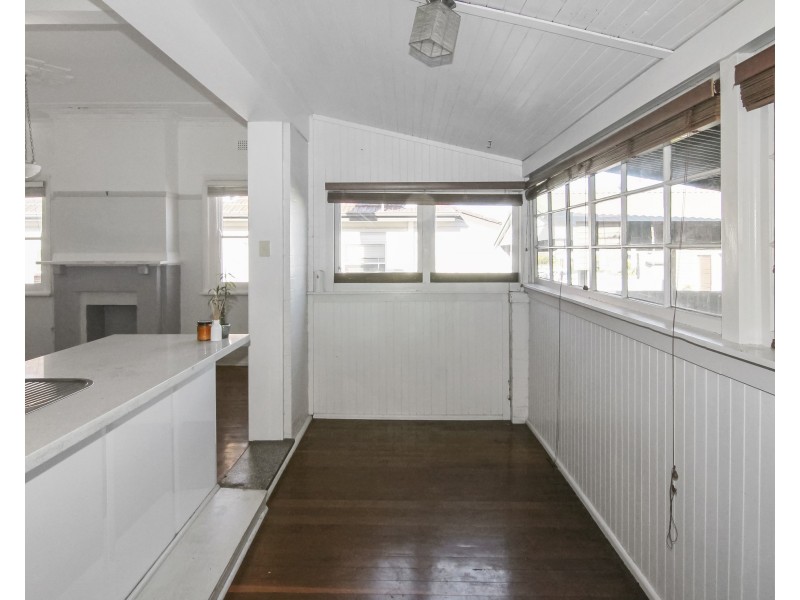 32 Woodstock Street, Mayfield NSW 2304