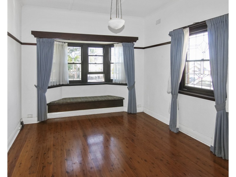 32 Woodstock Street, Mayfield NSW 2304