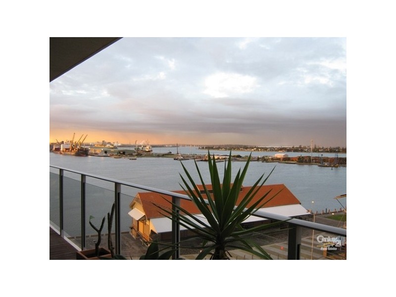 702/2 Honeysuckle Drive, Newcastle NSW 2300