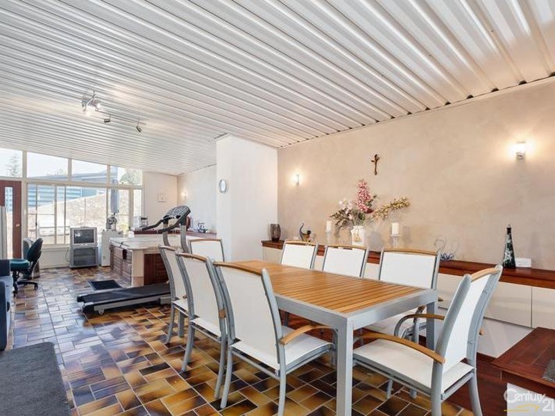 35 Wimbledon Grove, Garden Suburb NSW 2289