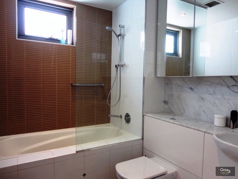 101/15-17 Honeysuckle Drive, Newcastle NSW 2300