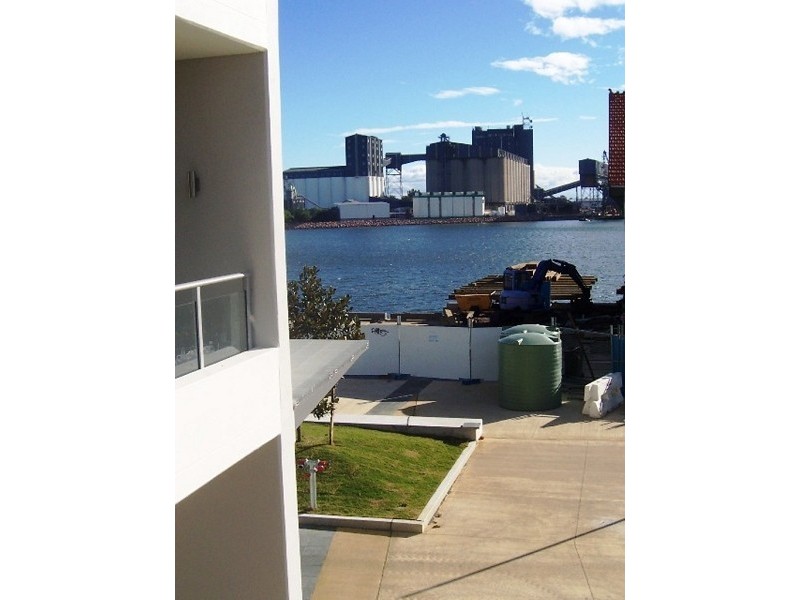 101/15-17 Honeysuckle Drive, Newcastle NSW 2300