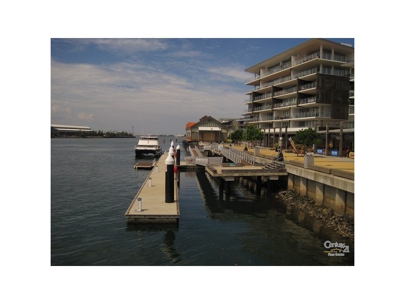 101/15-17 Honeysuckle Drive, Newcastle NSW 2300