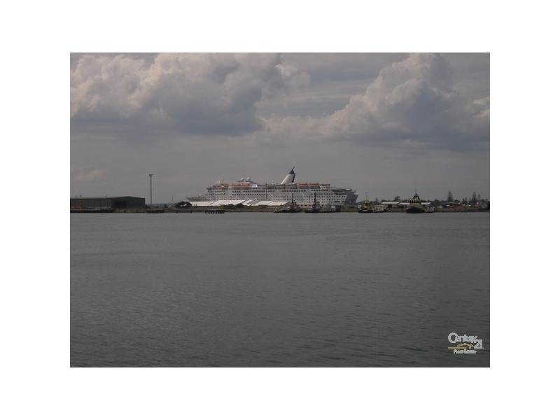 101/15-17 Honeysuckle Drive, Newcastle NSW 2300