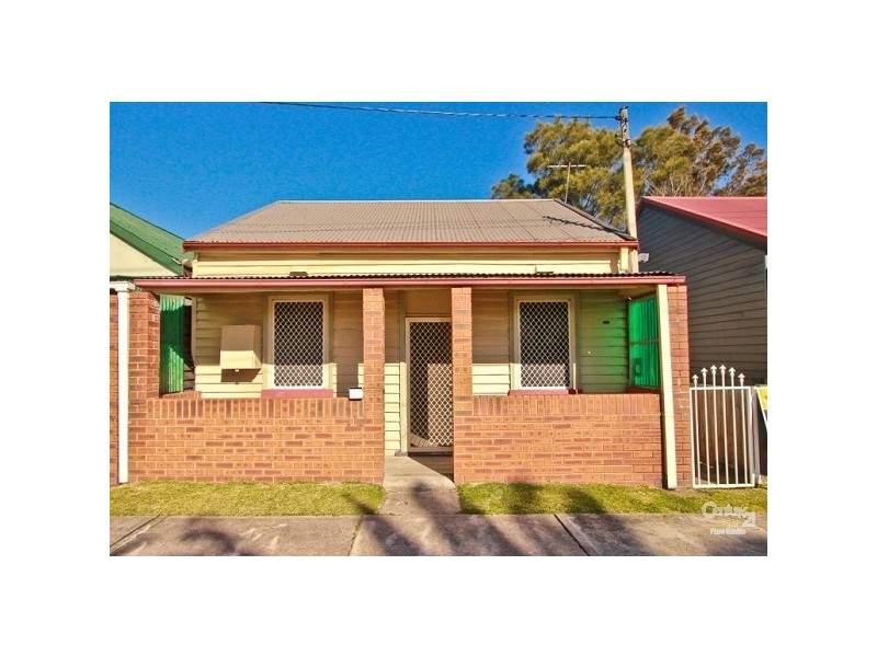 16 Robertson Street, Carrington NSW 2294