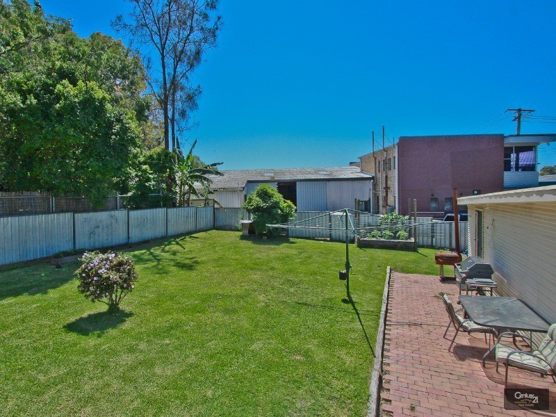 33 Joanne Street, Kotara NSW 2289