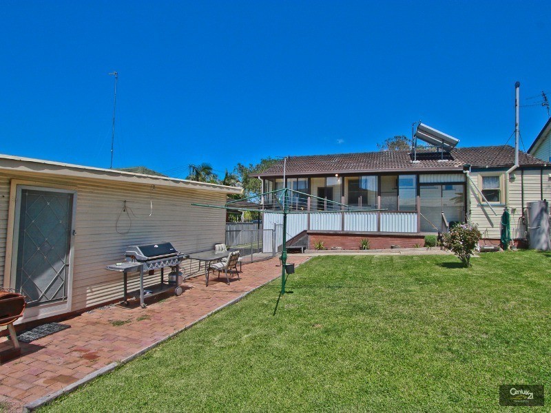 33 Joanne Street, Kotara NSW 2289
