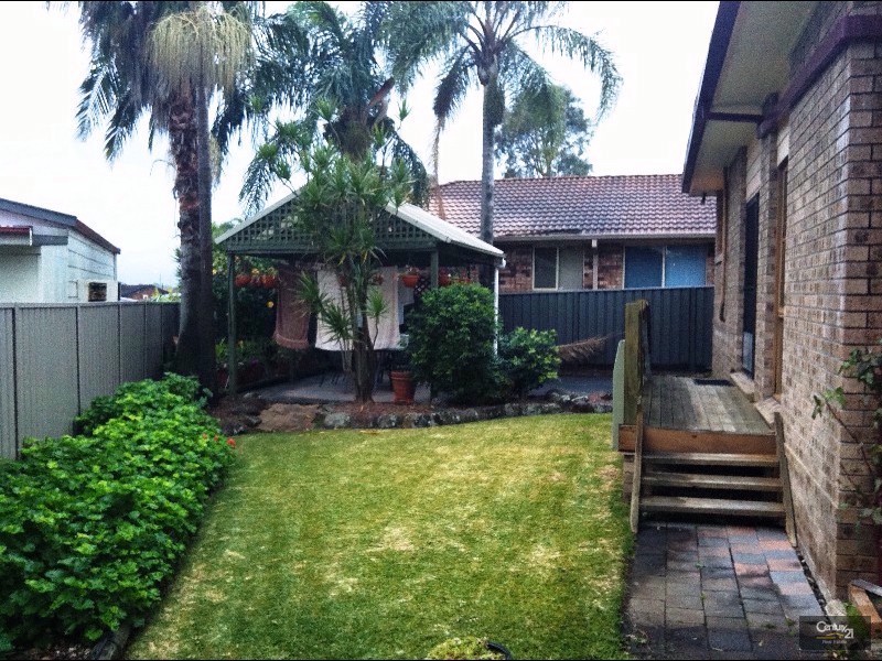 8 Carbora Close, Maryland NSW 2287