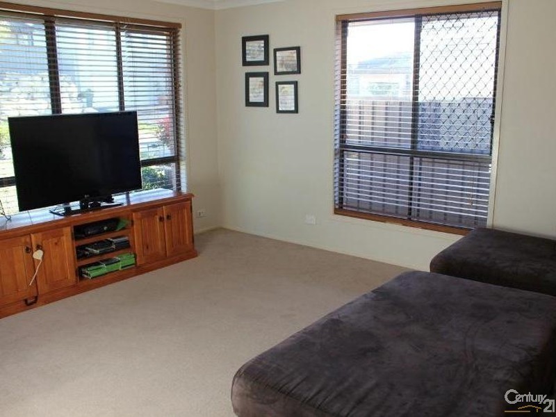 36 Ripon Way, Macquarie Hills NSW 2285