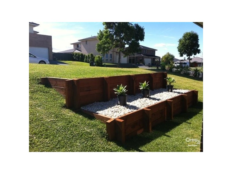 5 Woodbridge Drive, Cameron Park NSW 2285