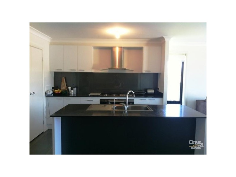 5 Woodbridge Drive, Cameron Park NSW 2285