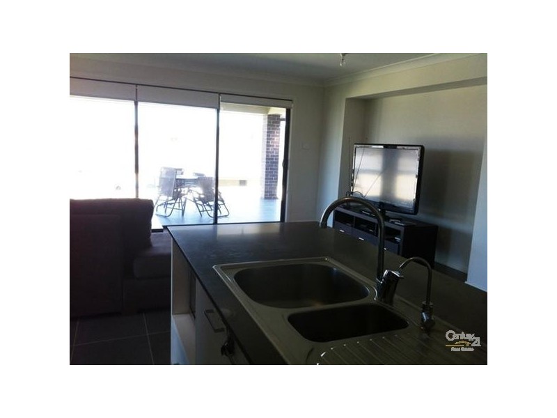 5 Woodbridge Drive, Cameron Park NSW 2285