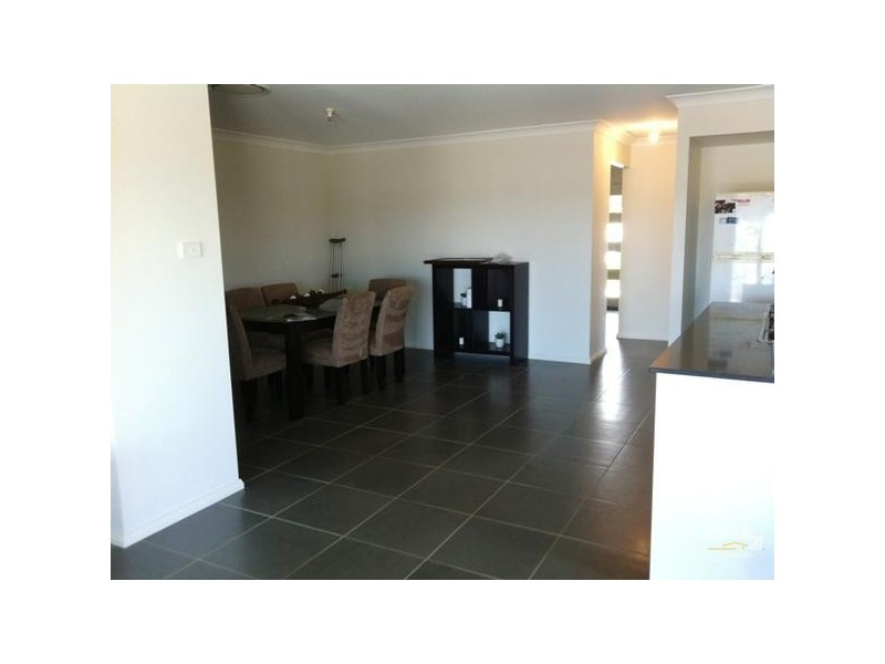 5 Woodbridge Drive, Cameron Park NSW 2285