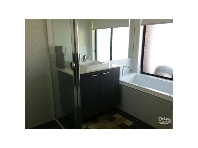 5 Woodbridge Drive, Cameron Park NSW 2285