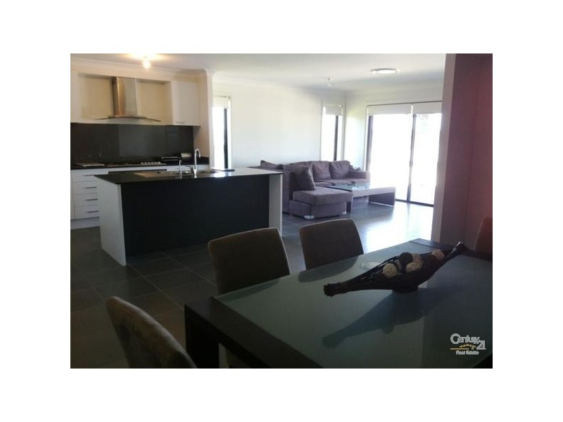 5 Woodbridge Drive, Cameron Park NSW 2285