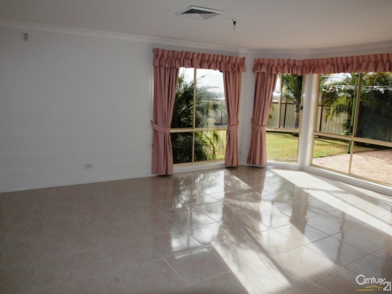 51 Decora Crescent, Warabrook NSW 2304