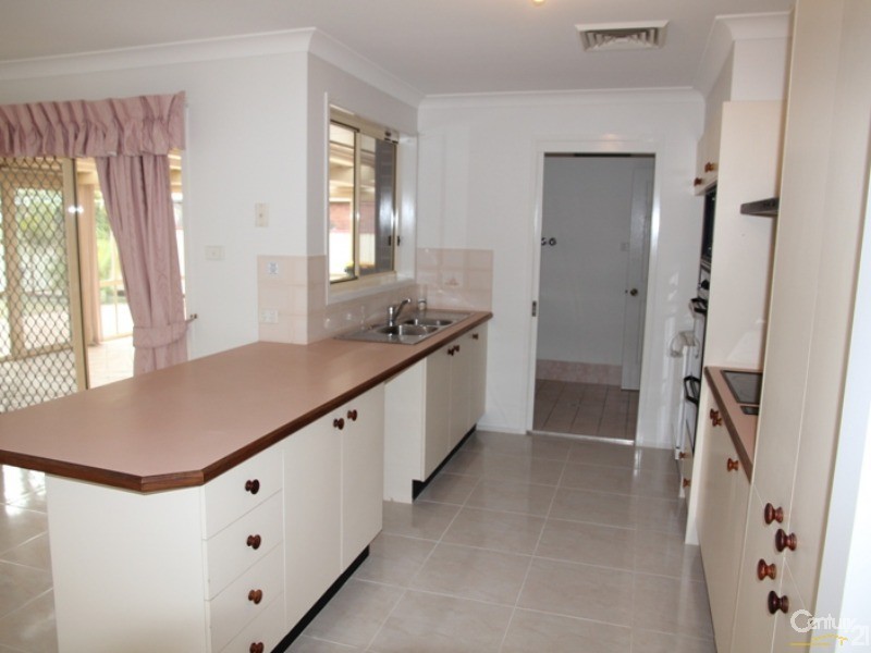 51 Decora Crescent, Warabrook NSW 2304