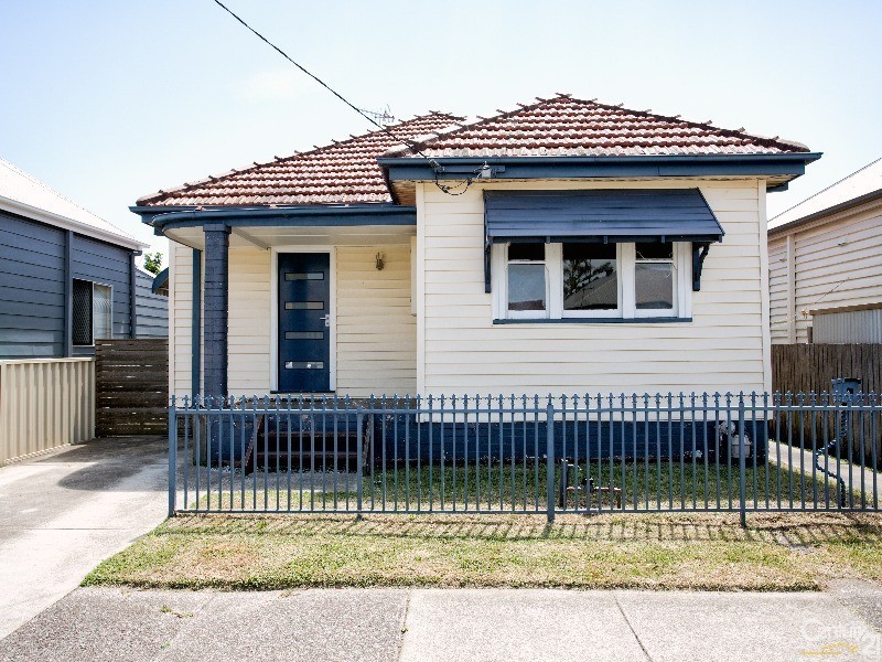 4 Gulliver Street, Hamilton NSW 2303