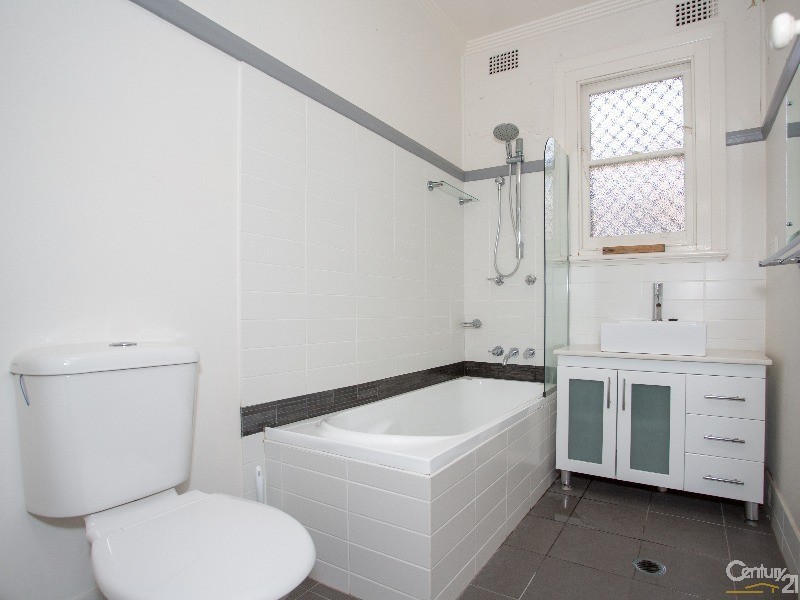 4 Gulliver Street, Hamilton NSW 2303