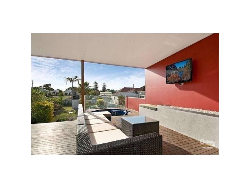 51 Douglas Street, Stockton NSW 2295