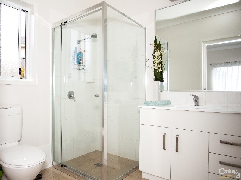 5 Kimberley Place, Macquarie Hills NSW 2285