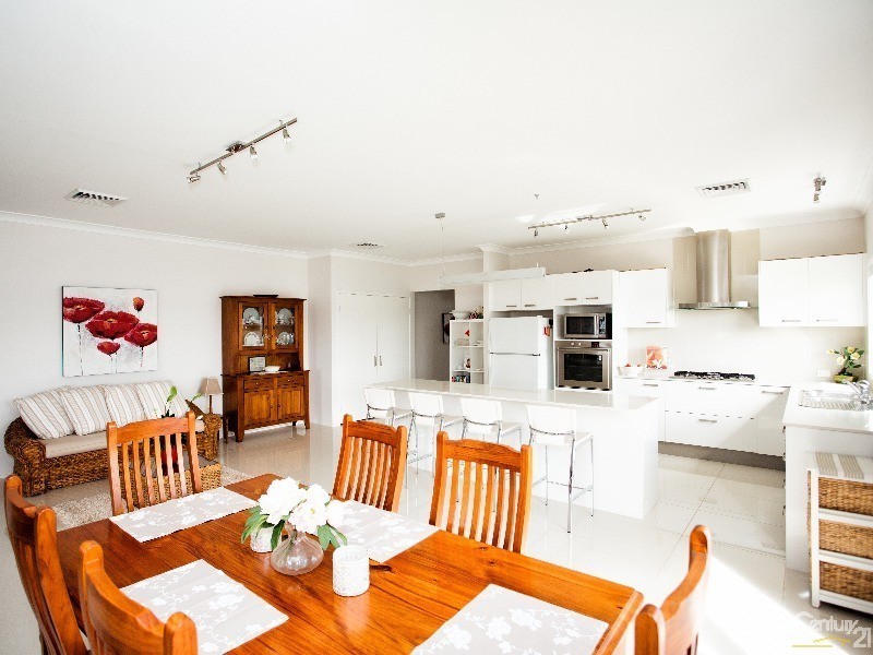 5 Kimberley Place, Macquarie Hills NSW 2285