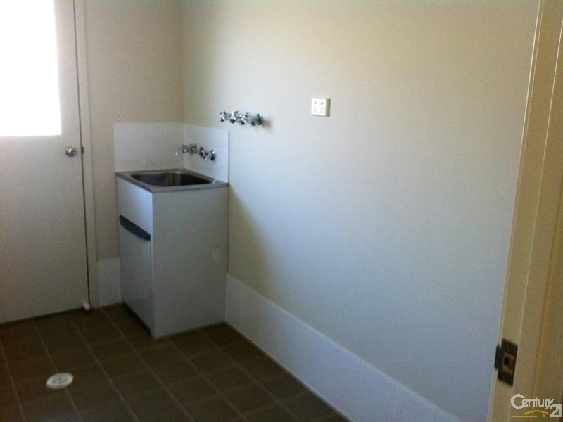 7 Salamon Road, Cameron Park NSW 2285