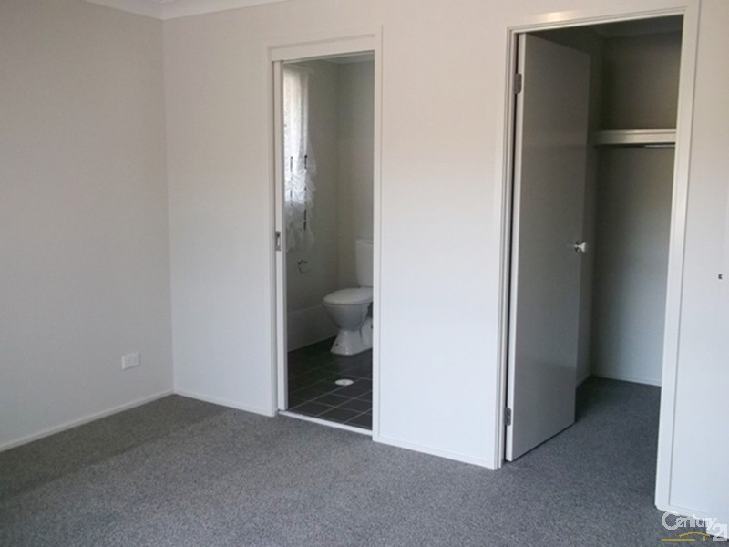 7 Salamon Road, Cameron Park NSW 2285
