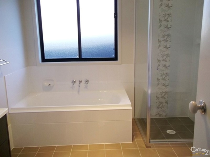 7 Salamon Road, Cameron Park NSW 2285