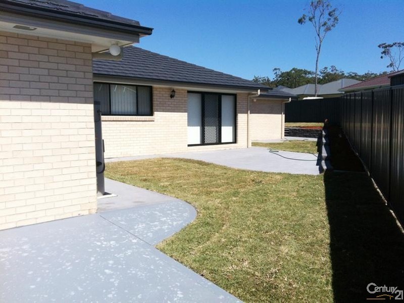 7 Salamon Road, Cameron Park NSW 2285
