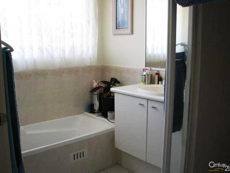 9 Robertson Street, Carrington NSW 2294